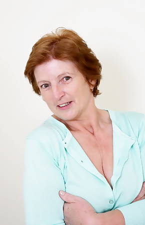 English housewife likes to play dirty