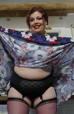 Chubby British mature lady playing with herself