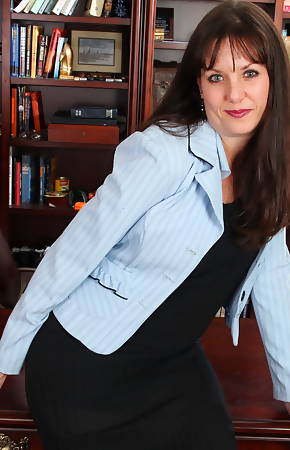 Cute American housewife teasing