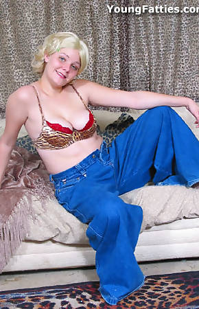 Blonde chubby shows beautiful tits