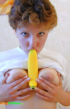 Fat babe plays with dildo and puts on a strapon