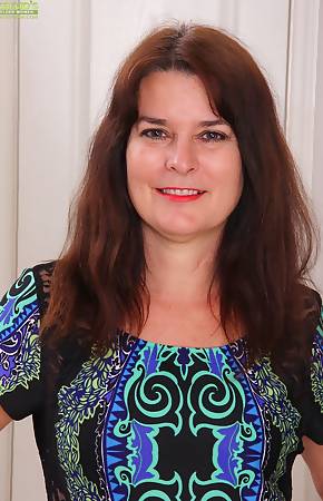 Brunette housewife Bridget Calling spreads her hairy pussy