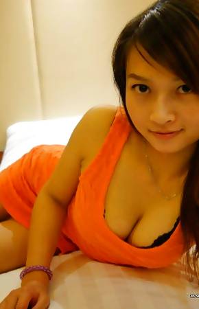 Collection of an Asian chick posing in hot selfpics