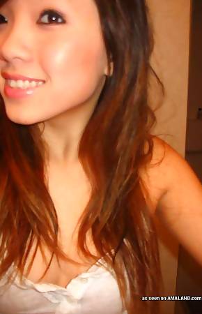 Asian hottie showing off her fine tits in sexy selfpics
