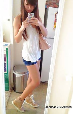 Sexy amateur Asian babes posing for the cam