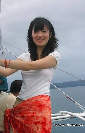 Horny Asian GF fucked in the ass on their vacation