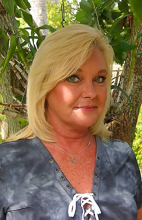 Older Blonde Mature MILF Homemade Nude Modeling  Paris Model