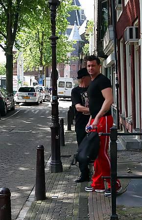 Will she do it Russian or teach him how they do it Dutch